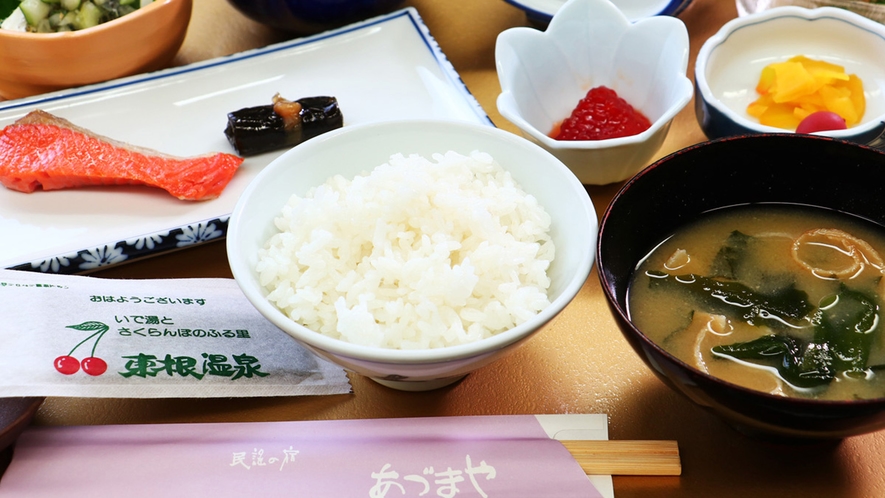 #ご朝食＿山形名物「だし」など、ご飯が進むおかずが並びます♪