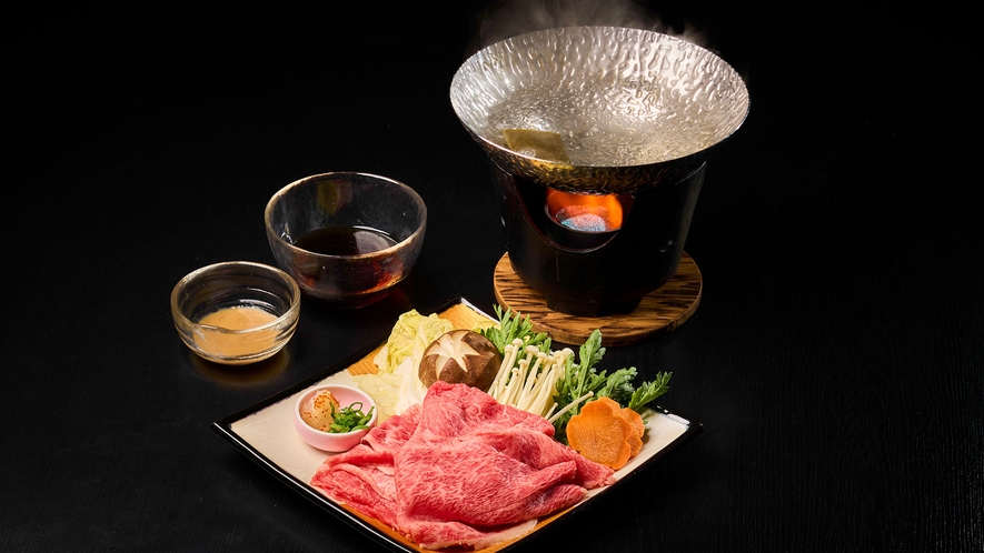 ・【お食事：松阪牛しゃぶしゃぶ】肉の甘みをしっとりと楽しめるしゃぶしゃぶ　お野菜とともにどうぞ