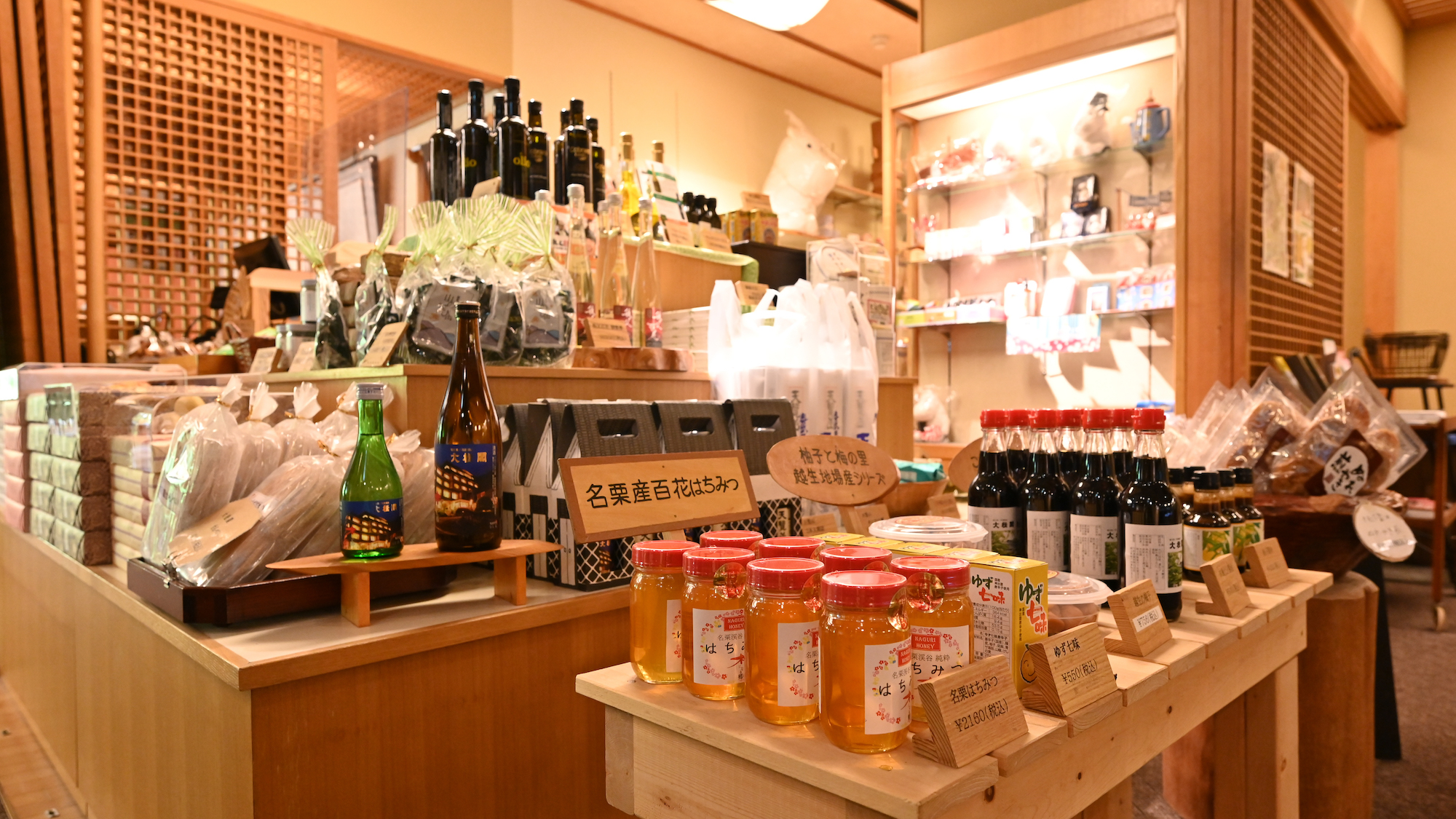 【お土産処】地元名栗をはじめ、秩父、埼玉の美味しいもの、楽しいもの、珍しいものをご用意。