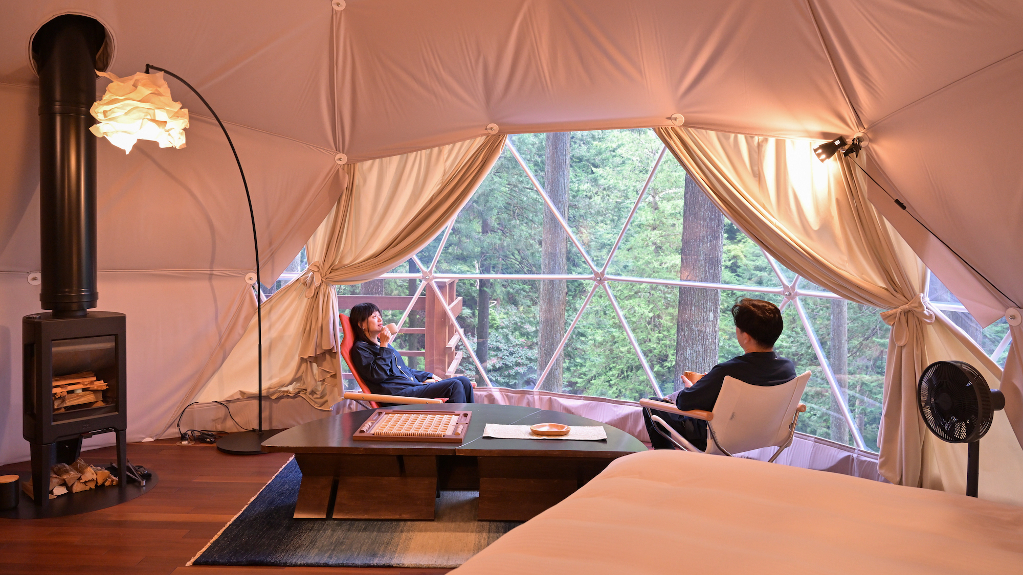 天空の森のグランピング「キビタキ」一棟貸切のおしゃれなドームテントのグランピング施設です。