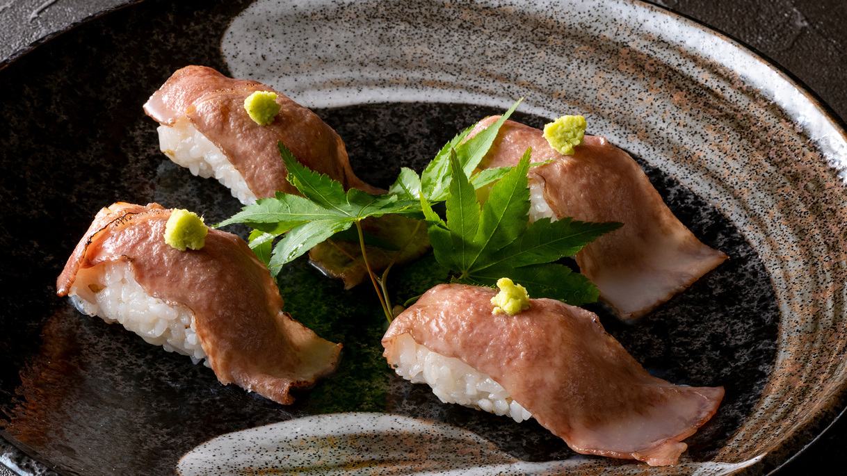 極上焼肉「よか蔵」コラボ企画：コース一例　サーロイン炙り肉寿司