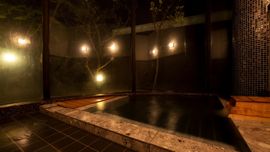 宿泊者様専用個室温泉です。プライベートな空間で源泉掛け流し温泉を心ゆくまでご堪能いただけます。