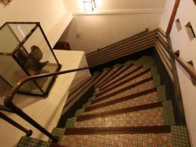 居人荘モザイクタイルの階段