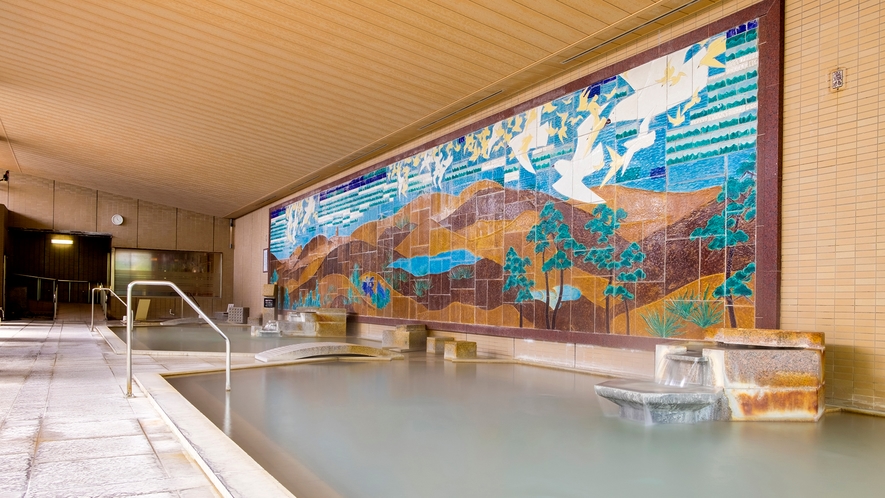 九谷焼陶板作品を一面に配した壁画大浴殿「海辺飛翔」