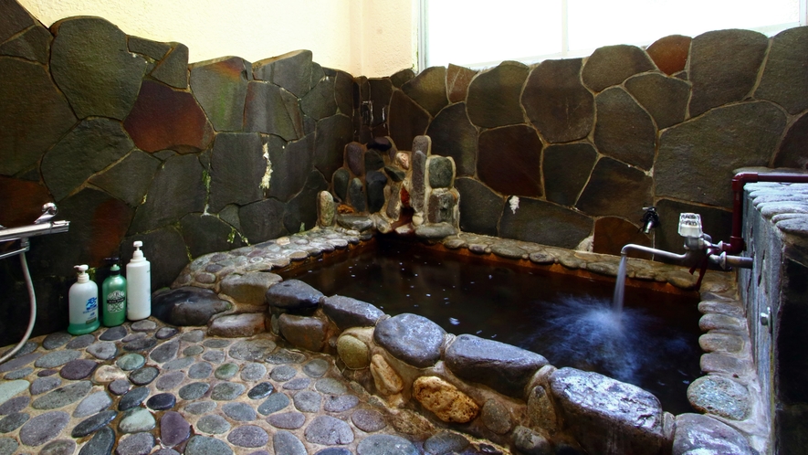 内風呂◆無色透明な天然温泉です