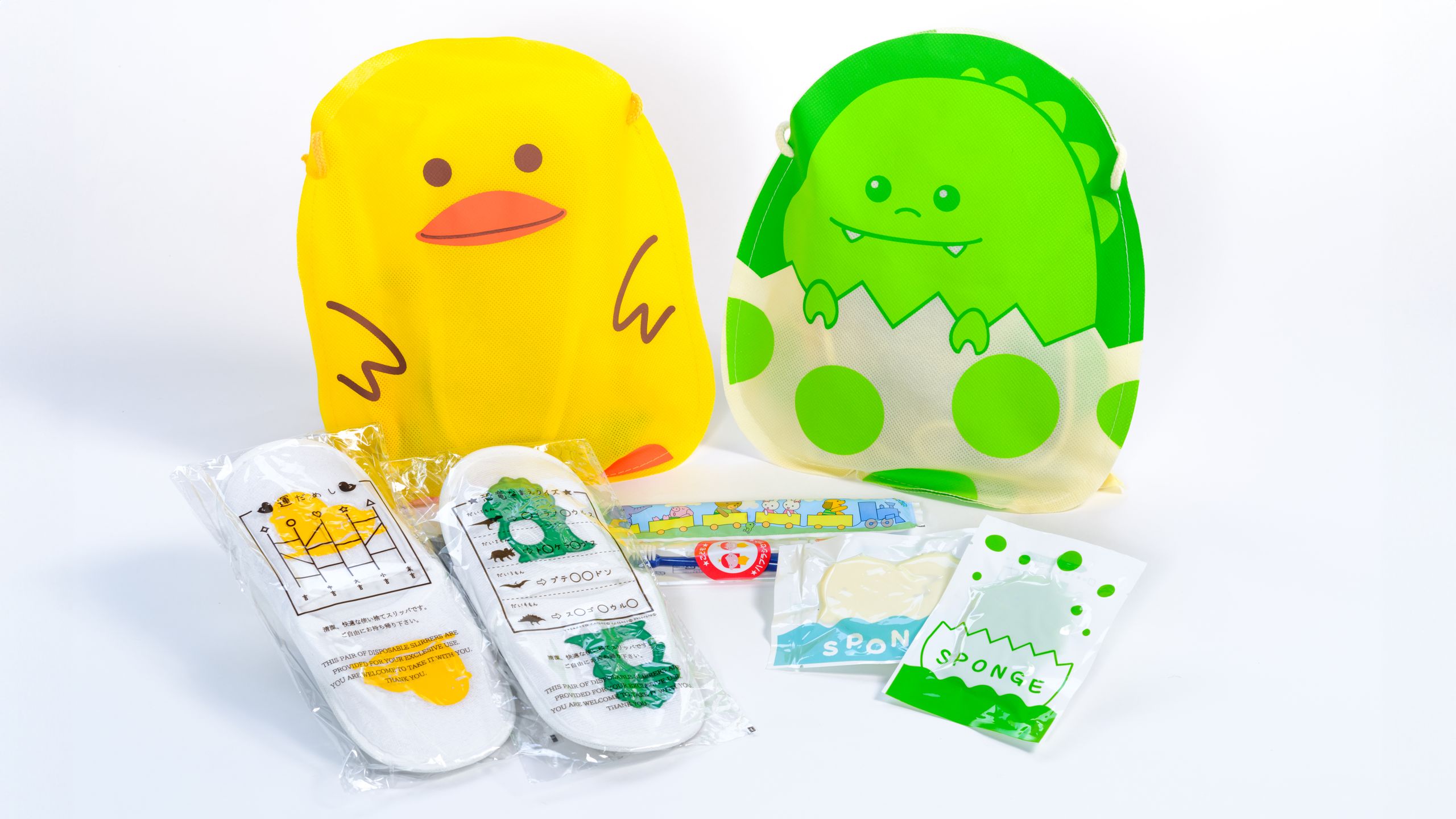 お子様用の歯ブラシ、ボディスポンジ、スリッパをフロントにてご希望の方へお渡しております。