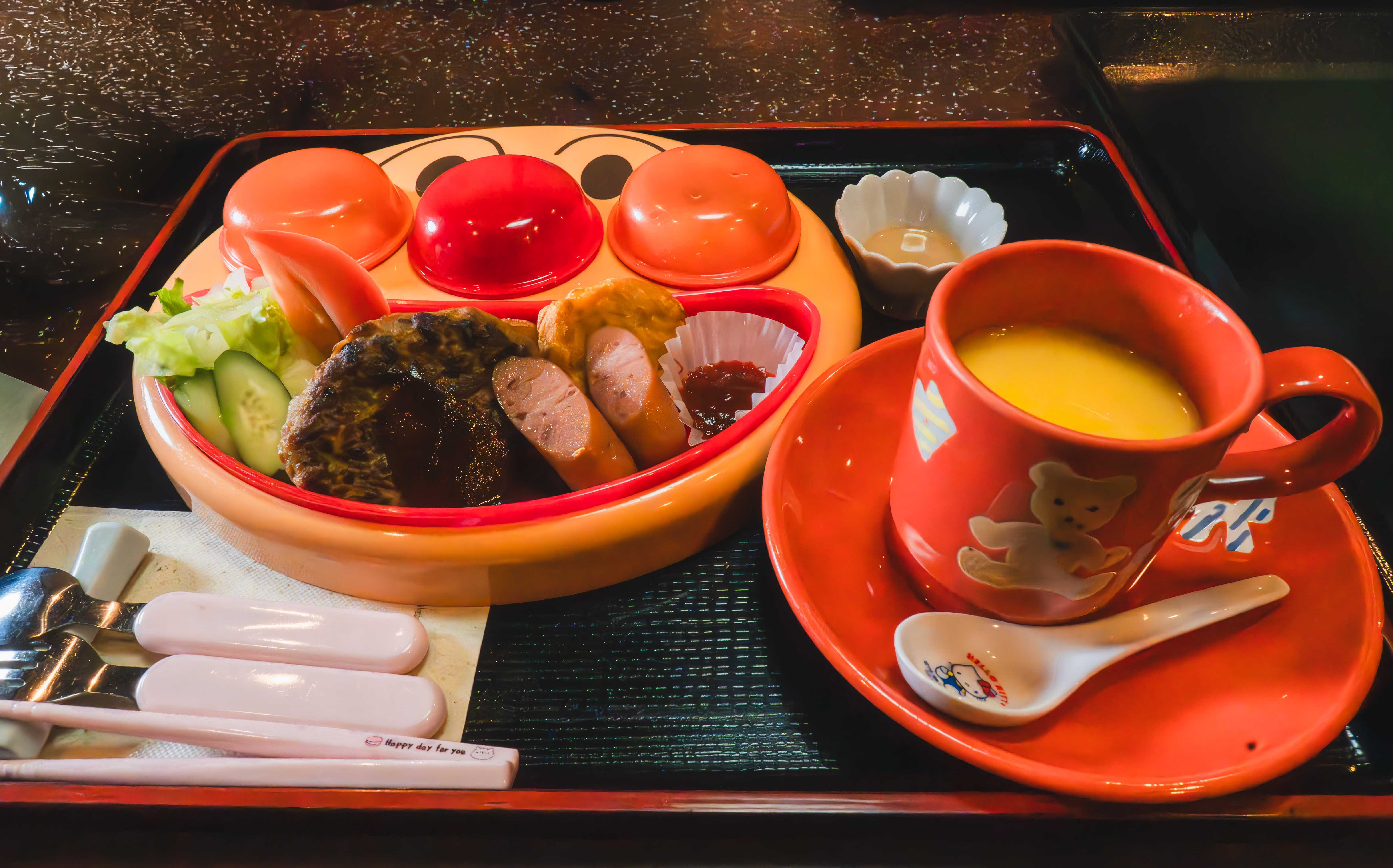 料理一例　キャラクタープレートランチ