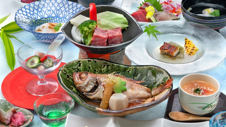 【平日限定】最大5500円OFF！旧館基本会席料金で本館モダン客室・四季創作会席に無料アップグレード