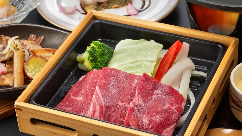 【工事期間中・訳あり客室プラン】夕・朝食時飲み放題特典付「四季創作会席」＜半個室食事処＞