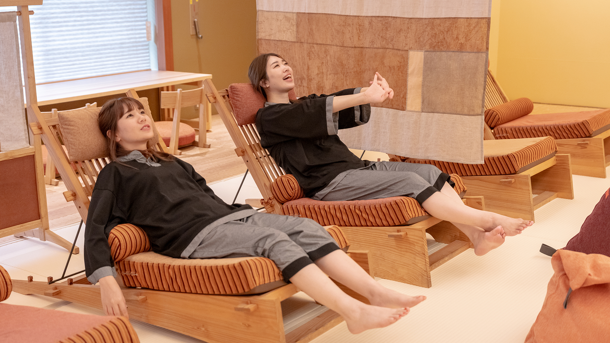 【2025年9月リニューアル／湯上がりどころ】楽しく健康促進できるウェルネスコーナーも備えた寛ぎスペ