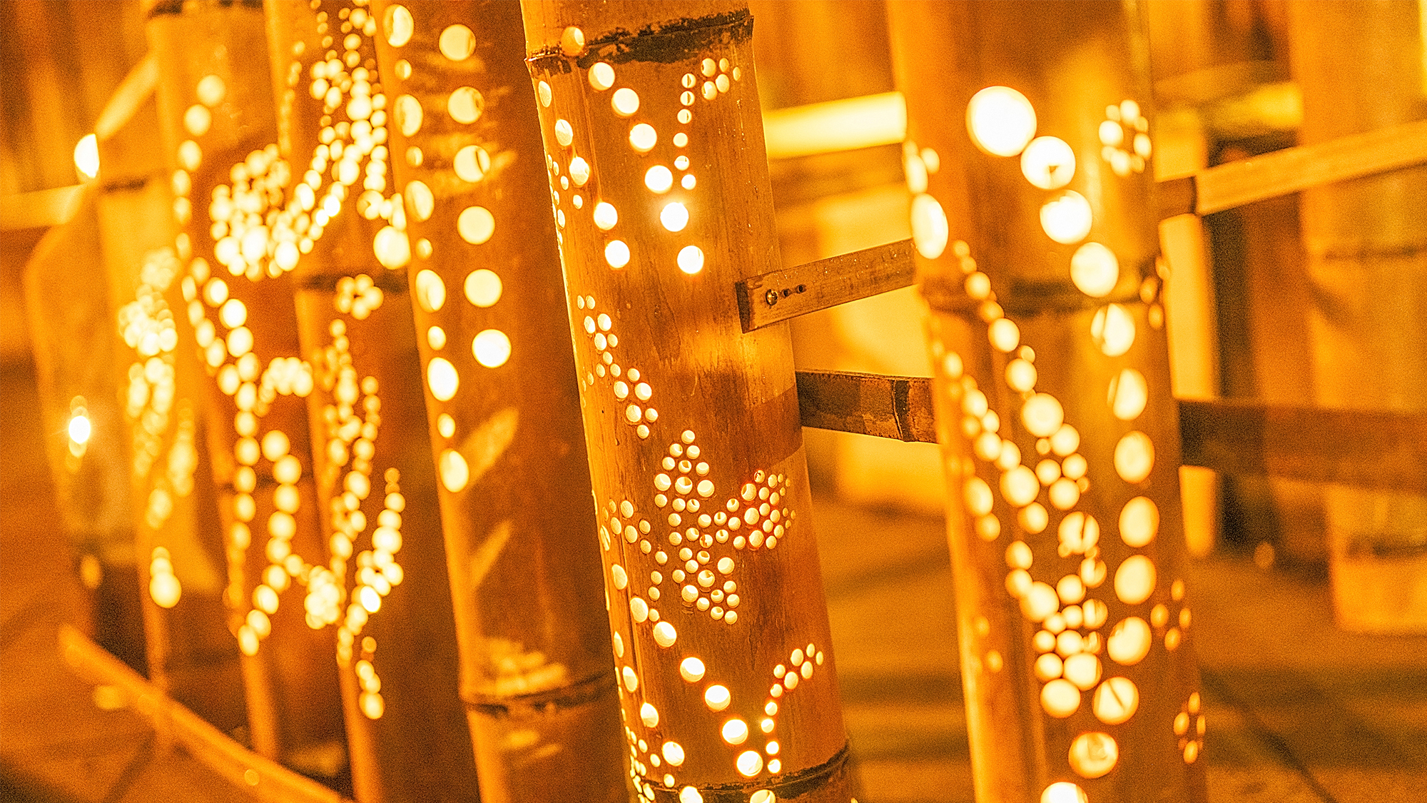 【秋祭り】約100本の竹灯籠が玉造の温泉街を灯します