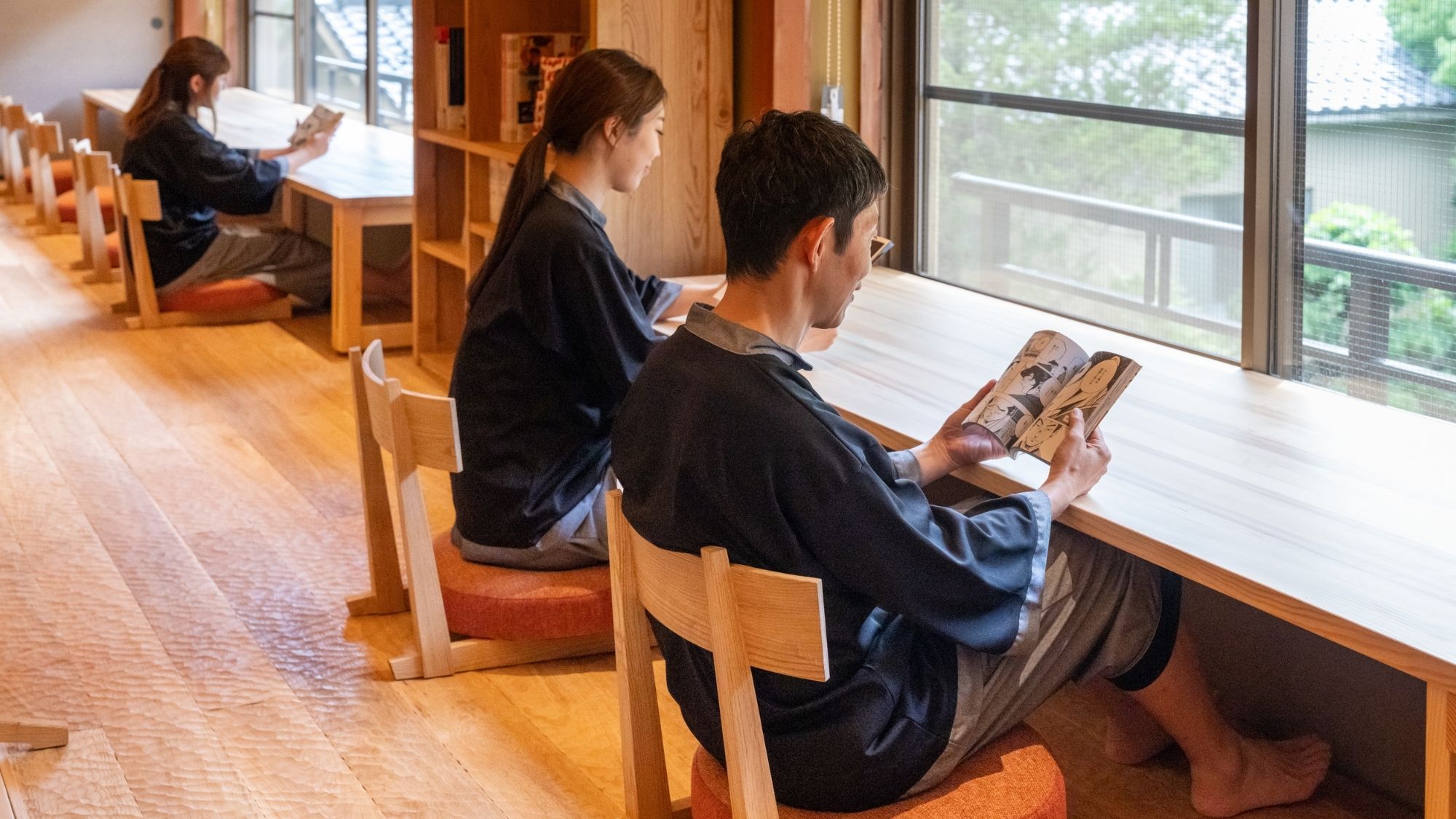 【2025年9月リニューアル／湯上がり処】楽しく健康促進できるウェルネスコーナーも備えた寛ぎスペース