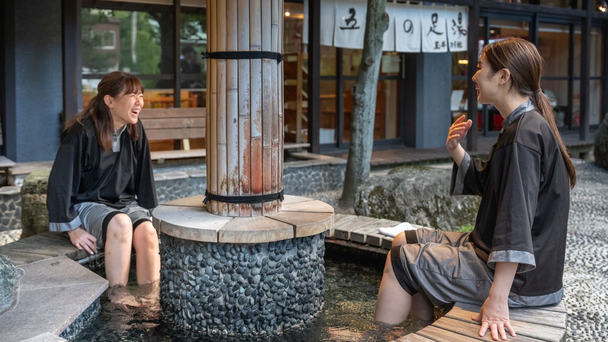 当館自慢の足湯はすべて源泉かけ流しでございます。