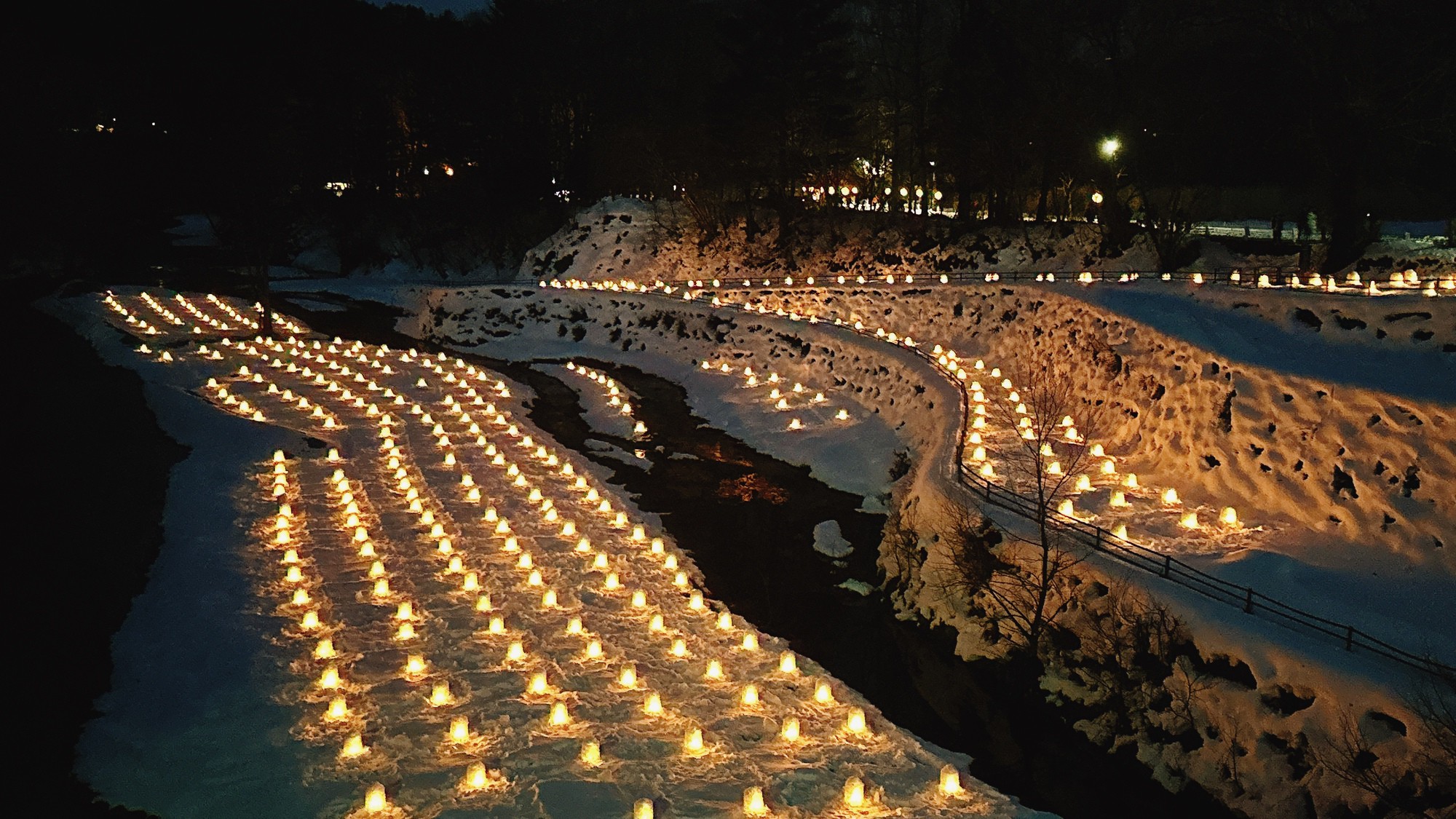 沢口河川敷のミニかまくら