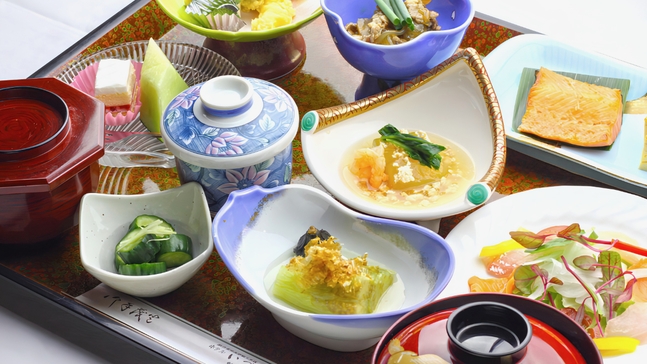 【ファミリープラン／1泊2食】お日にち限定♪料理長が腕を振るうボリューム満点の会席膳が自慢です♪