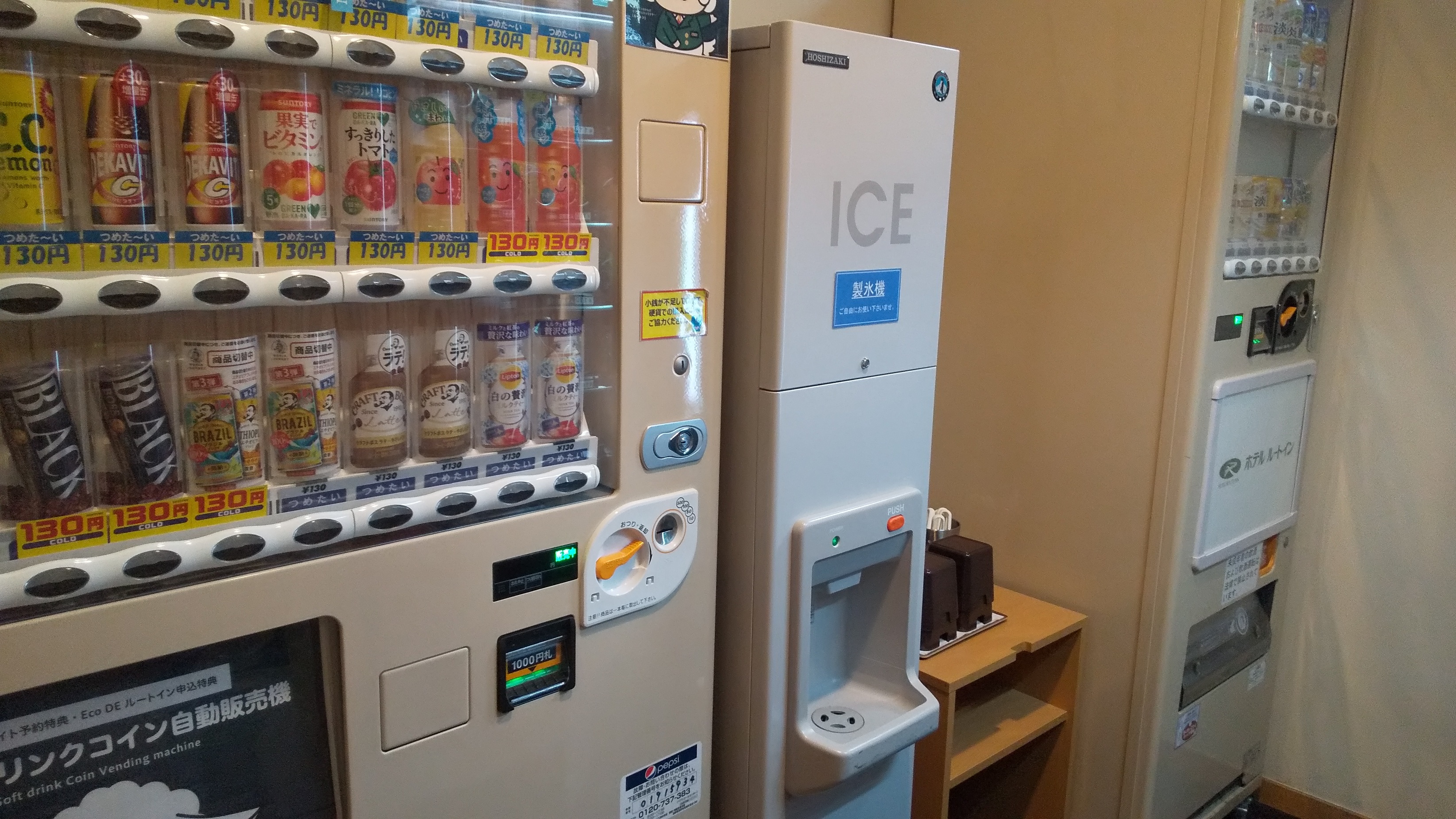 ●製氷機は１F自動販売機コーナー内にございます。