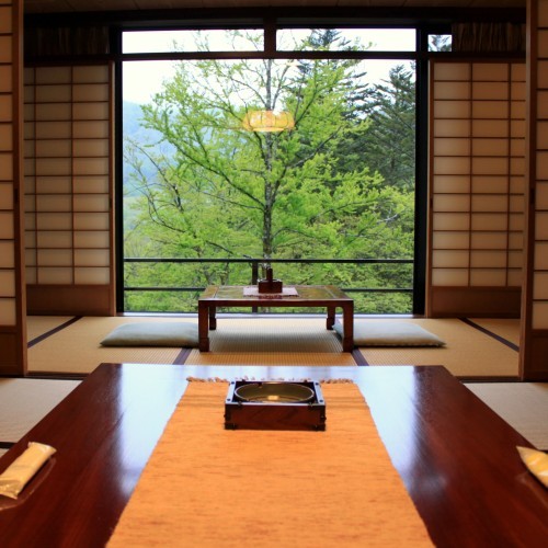 介山荘一般・窓からの景色