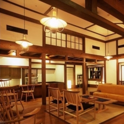 ラウンジ【胡桃(くるみ)】昼間はティーラウンジとして御寛ぎ頂けます