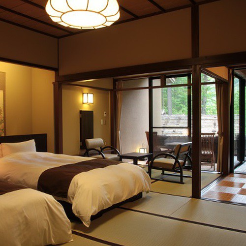 介山荘半露天風呂付き和風べっどるーむ