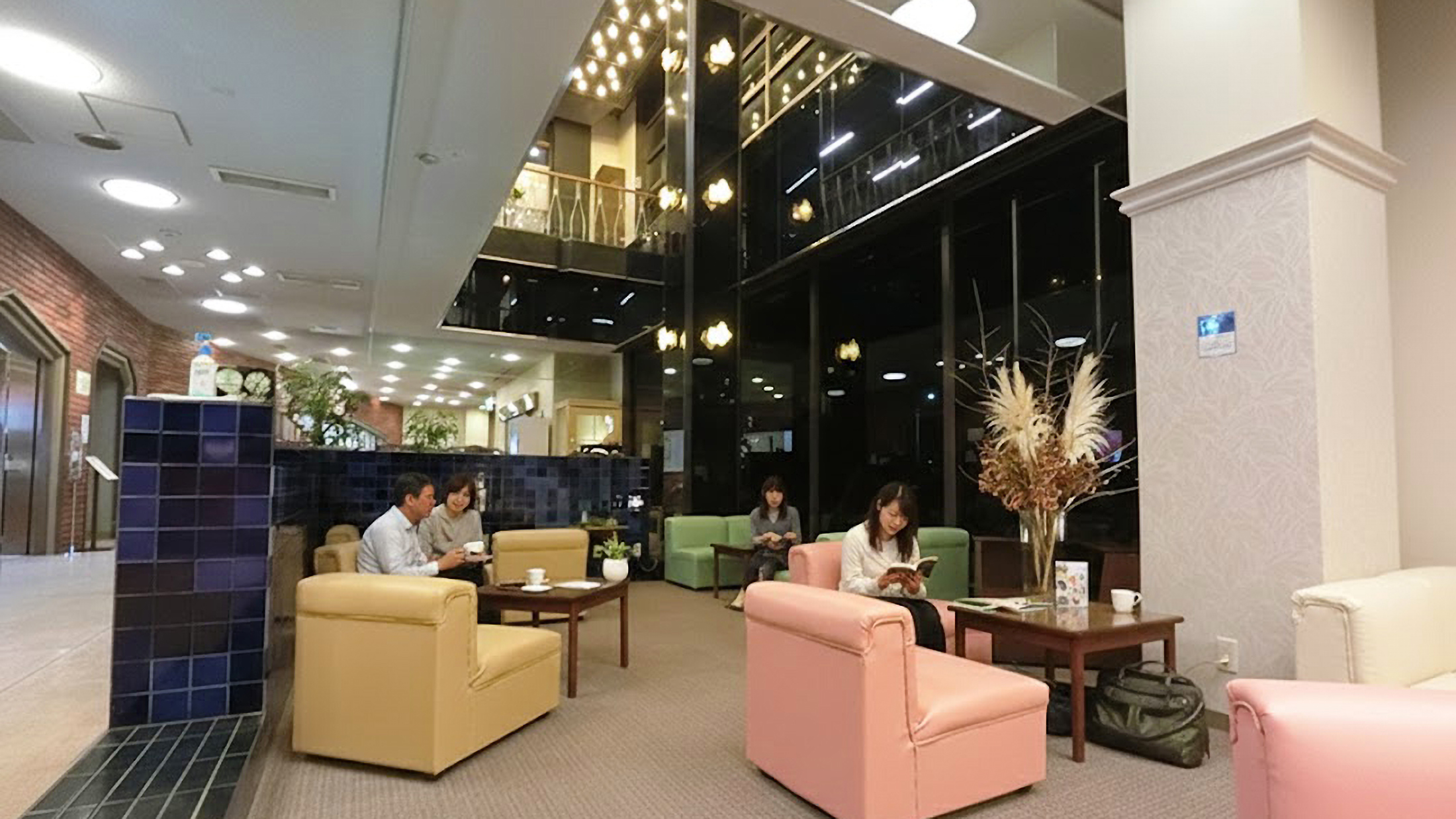 くつろぎのティーラウンジ