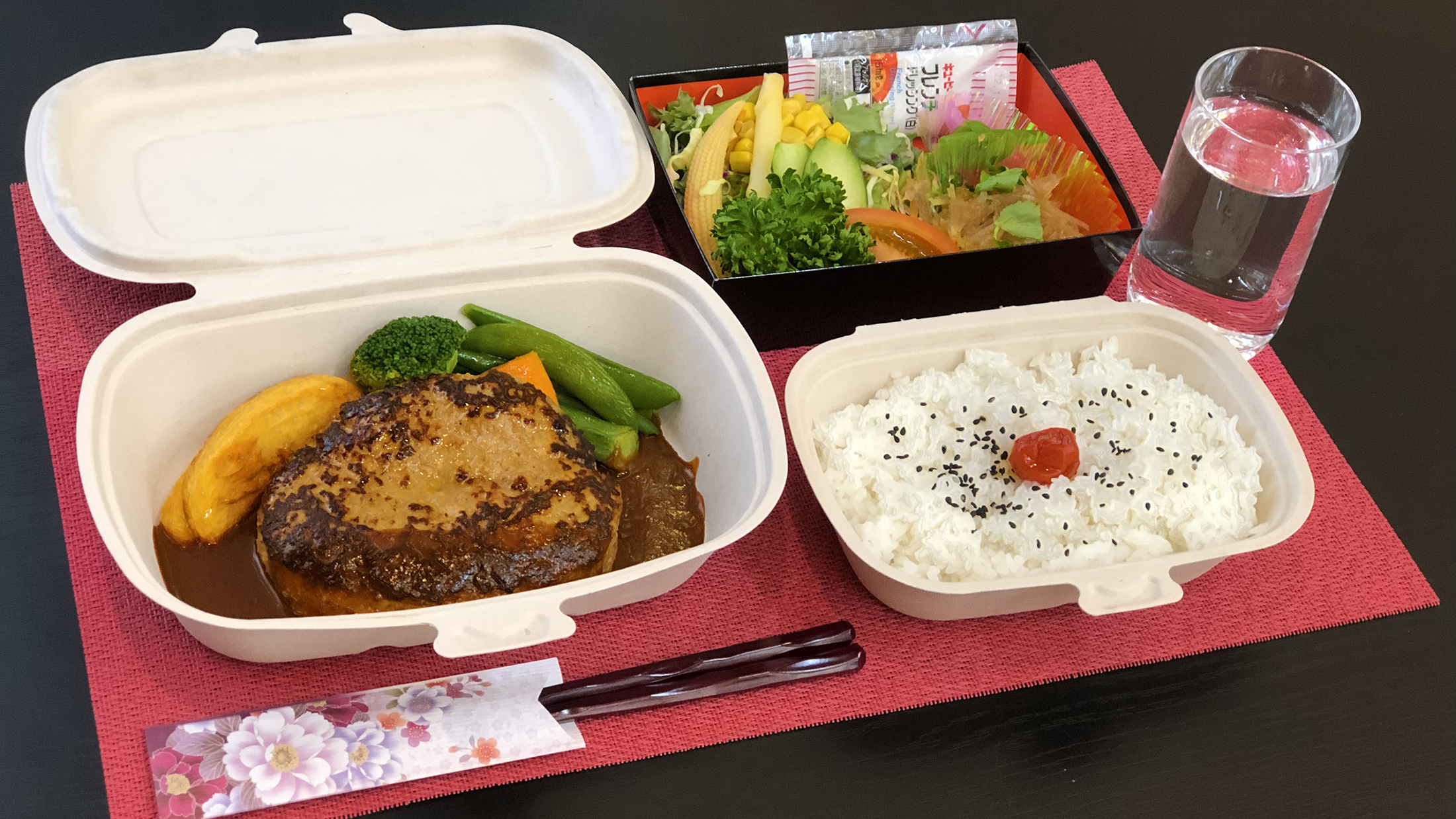 ハンバーグ定食弁当：※前日昼までのご連絡でこちらに変更可能です。