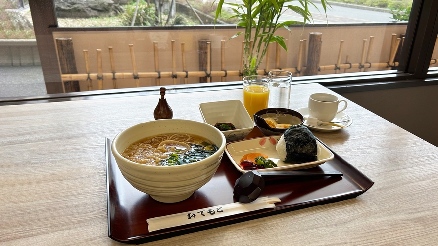 ご朝食：秋田名物稲庭うどんセット