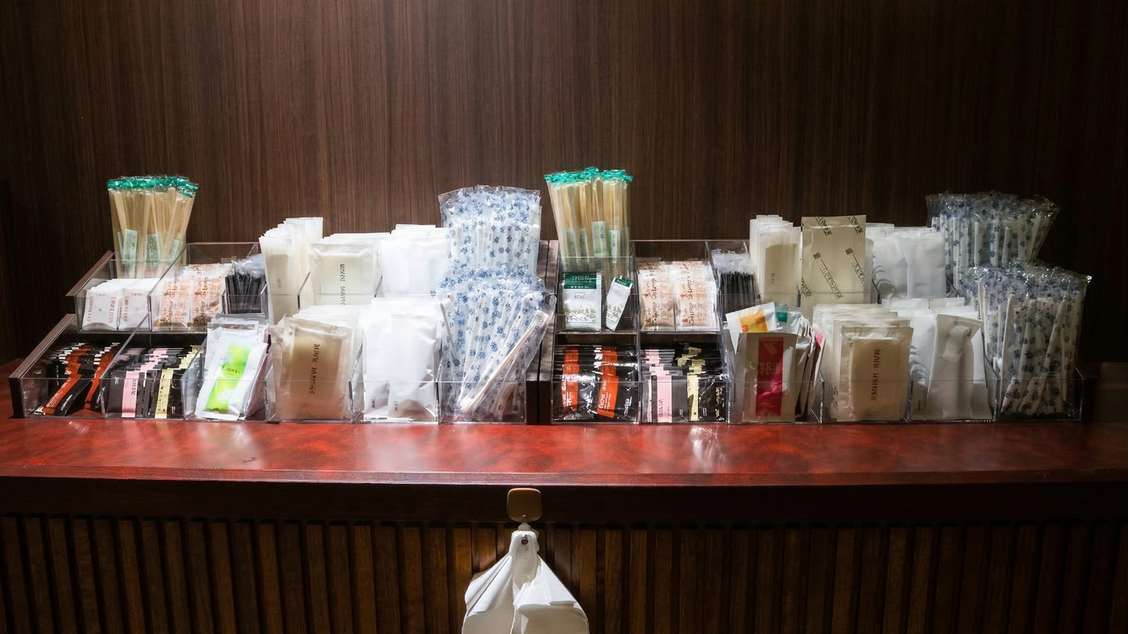 歯ブラシセット　ボディスポンジ　入浴剤　綿棒　カミソリ　コーム　珈琲　紅茶　砂糖　コーヒーフレッシュ