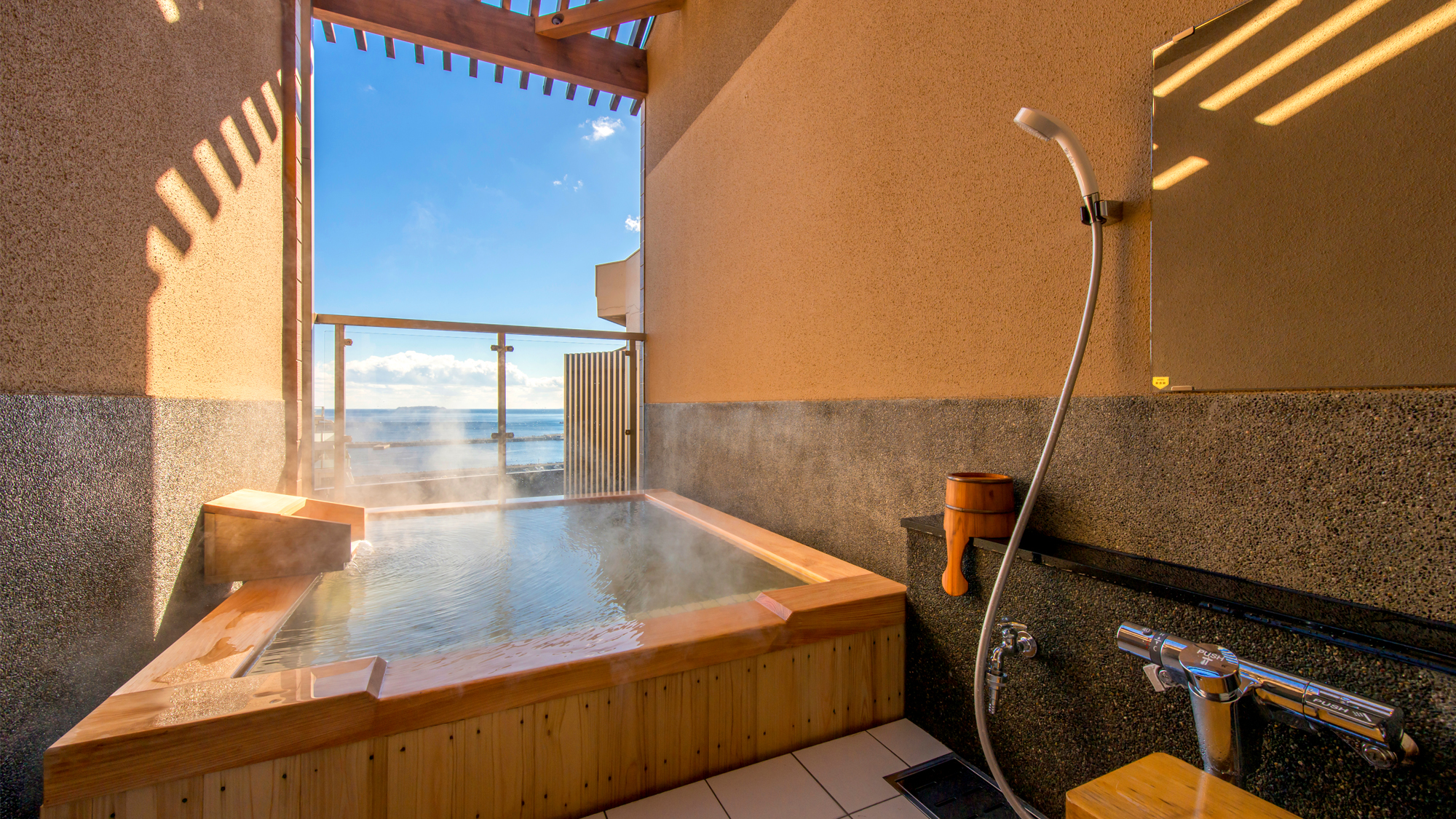 展望貸切露天風呂『初島』熱海の天然温泉を掛け流しで独占できる贅沢。