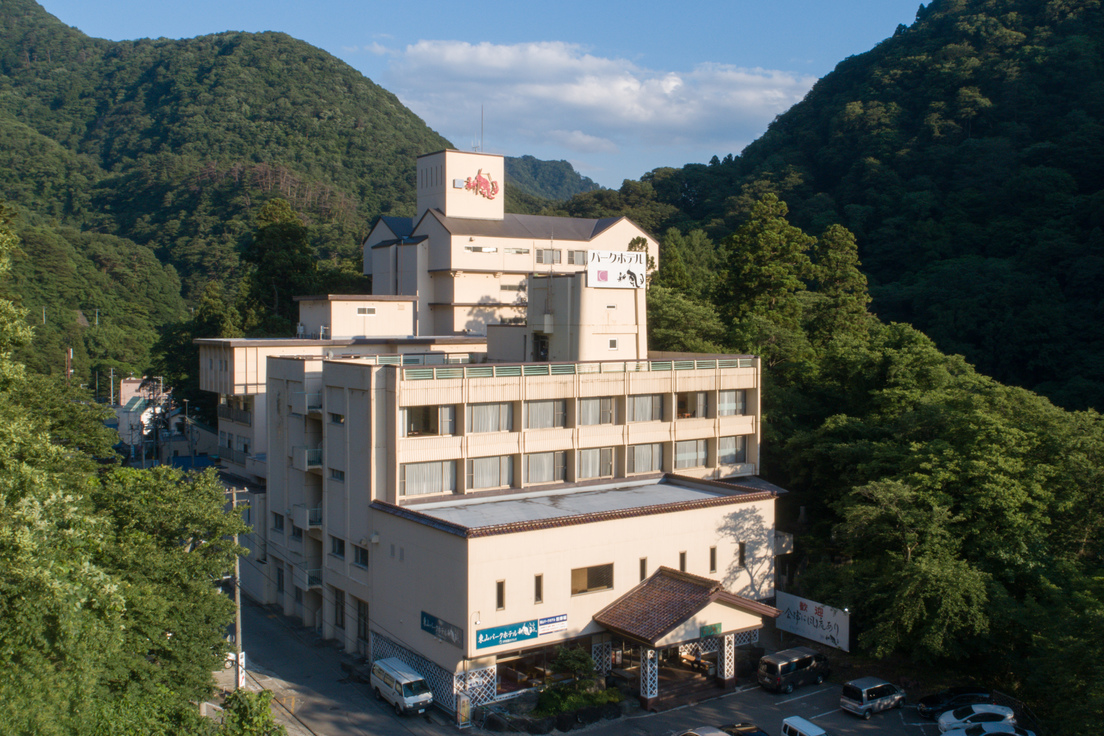＼新緑に囲まれる会津の旅　飲み放題付バイキングプラン／
