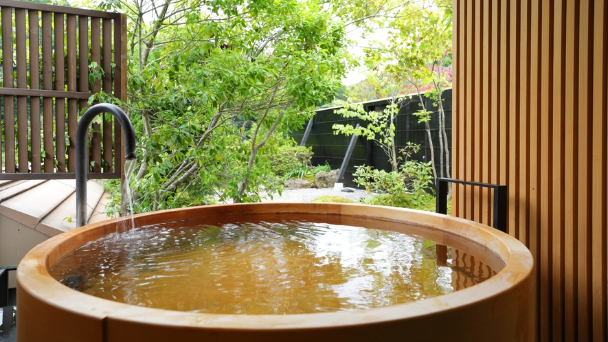 【檜露天風呂付客室】緑豊かな四万の自然と温泉をお楽しみください。