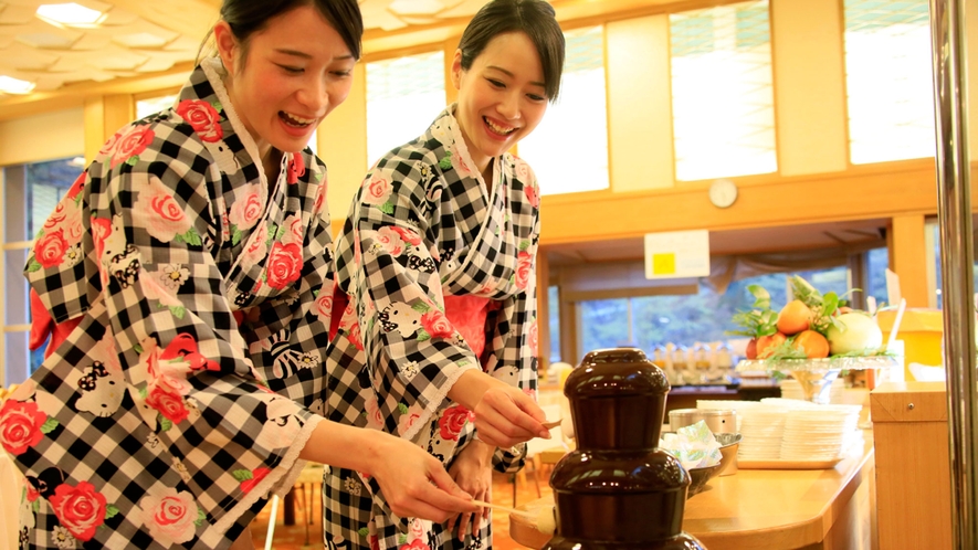 【夕食バイキング】チョコレートファウンテンなどデザートコーナーも充実