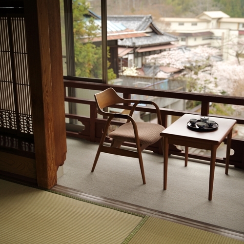 永く湯治客を迎えてきた歴史と伝統が佇む【金涌館・特別室】禁煙