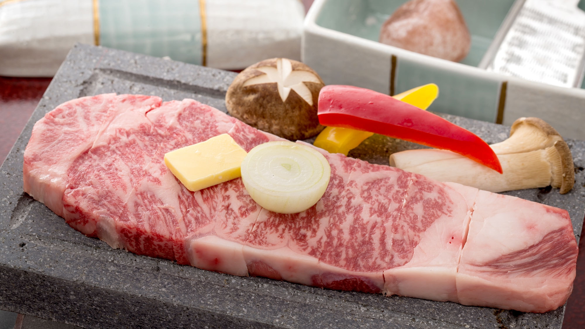 選べる特選和牛会席 〜源泉せいろ蒸し・石焼き・すき焼き＜夕食会場 『石憩』確約＞