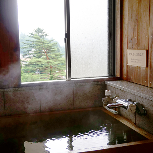 [Premium Kisokan] Guest room with cypress bath The view of the cypress bath changes depending on the room.