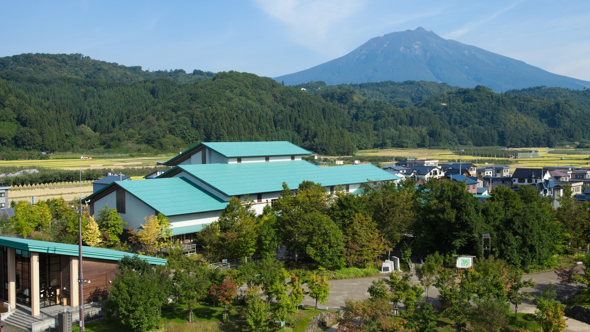 【２食付】　白神山地ビジターセンター（大型映像観覧券） × 津軽藩ねぷた村（入場券）　★チケット付★