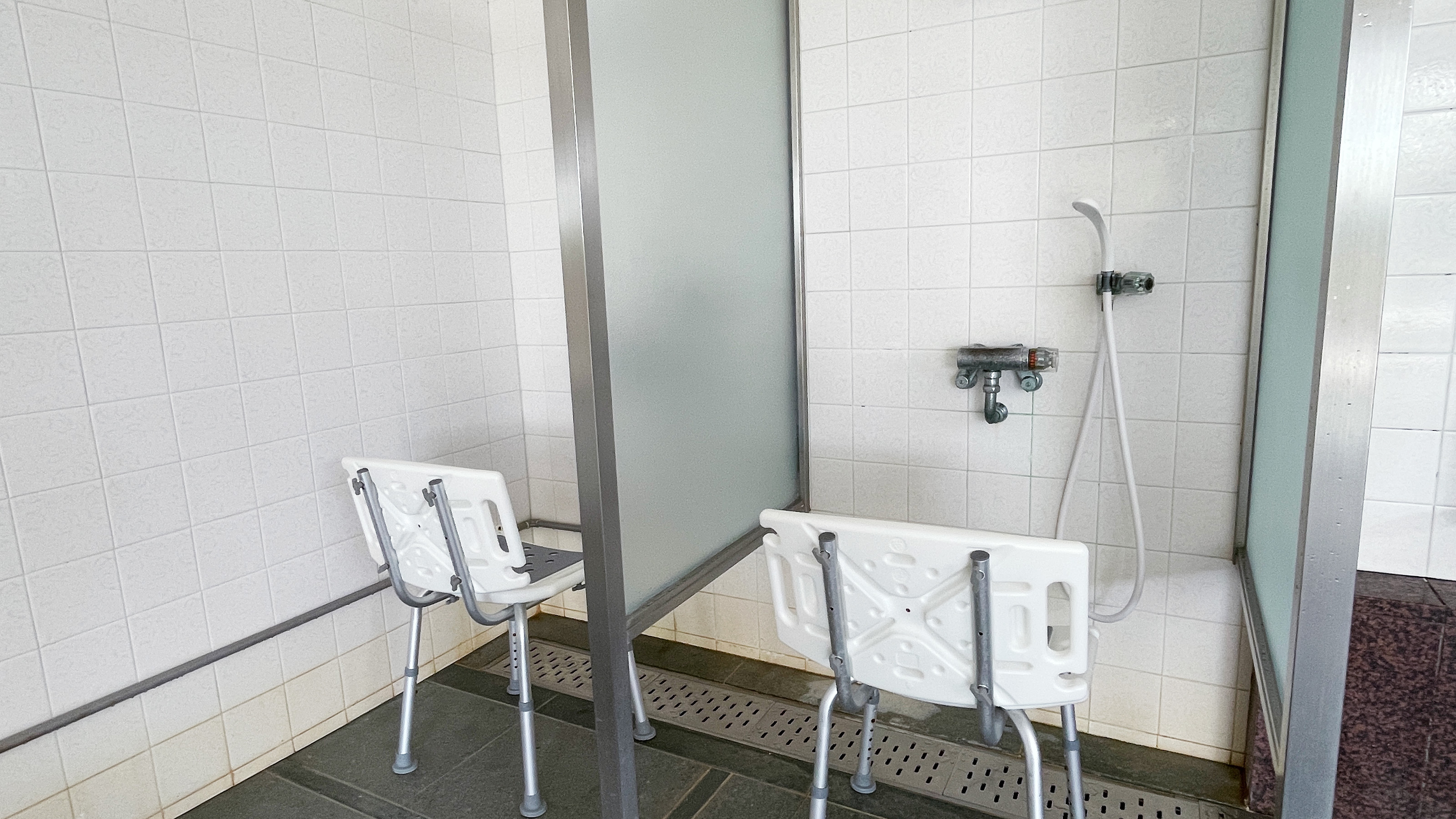 高めの椅子ならご年配の方も安心