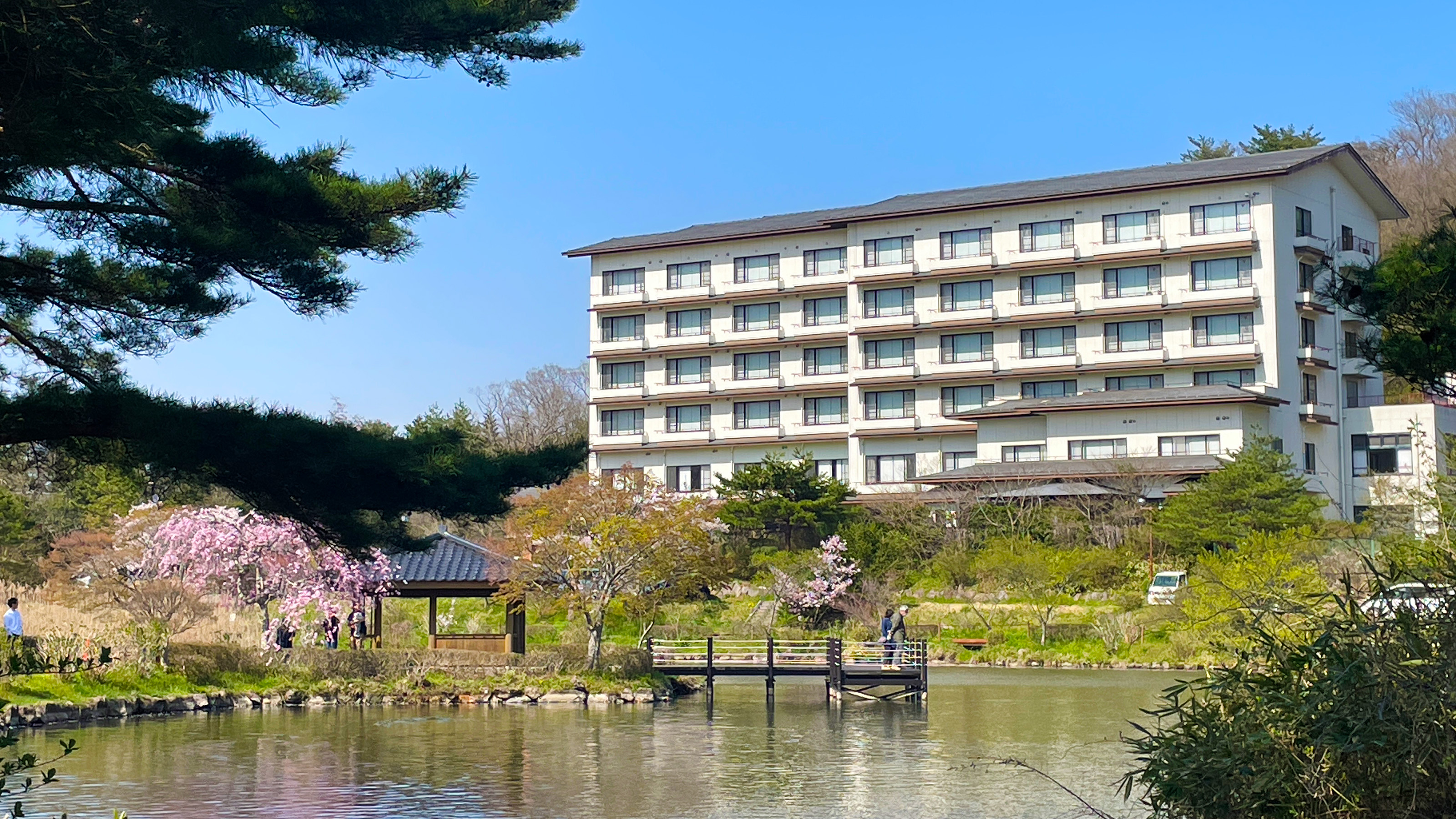 鏡が池碧山亭外観(春)