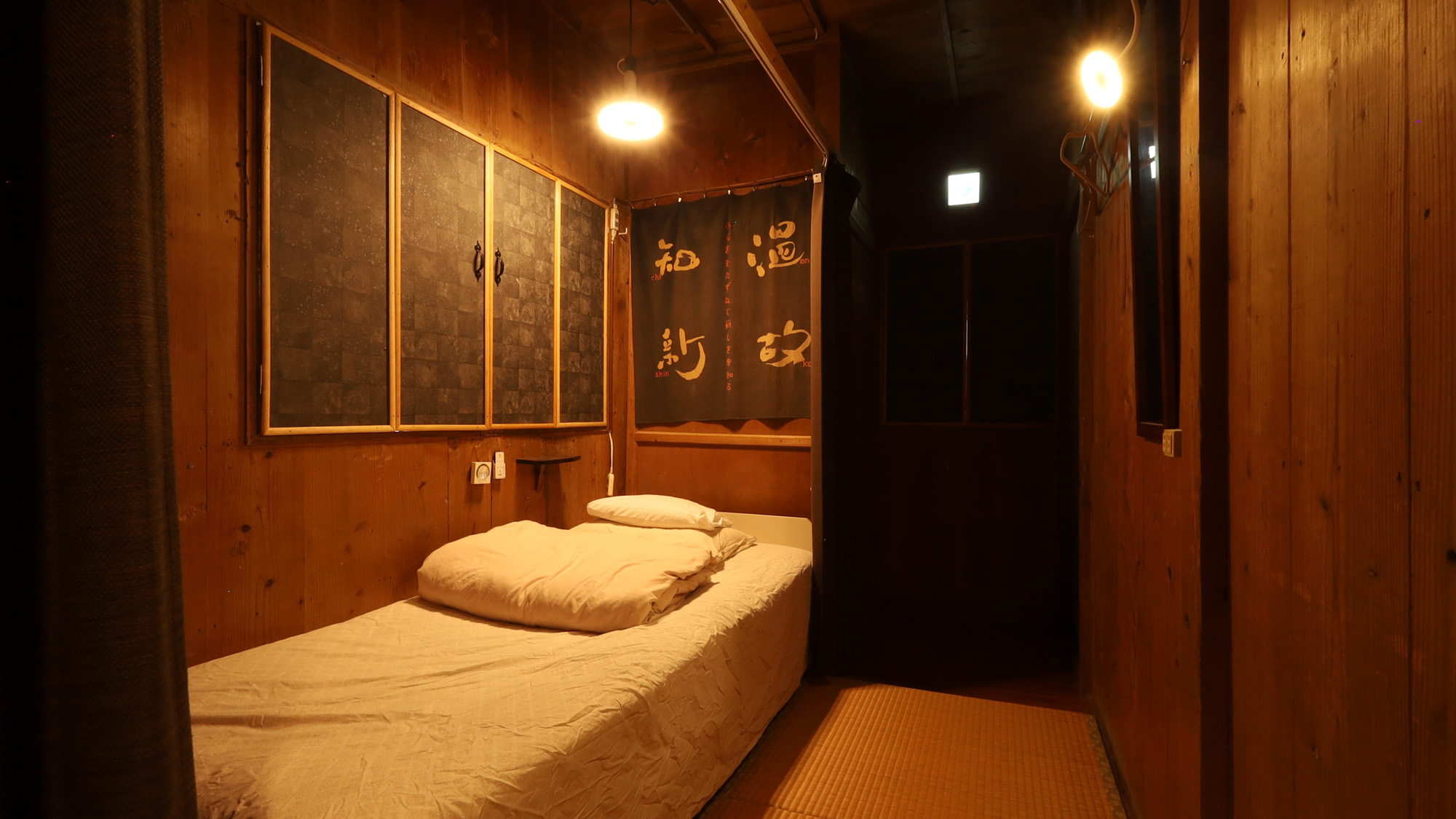 【男女別ドミトリー】シングルベッドをカーテンで仕切りが可能です