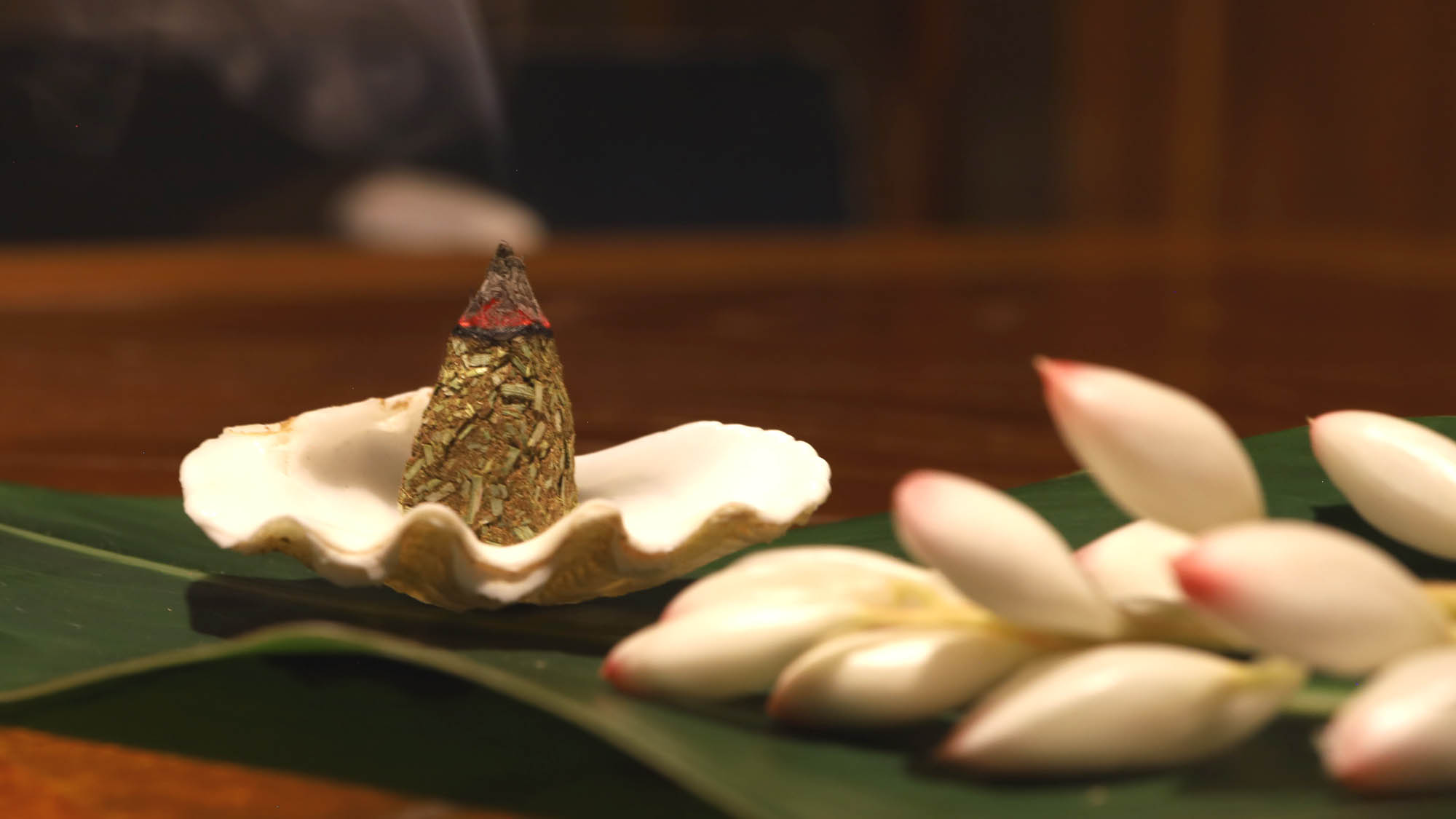 【月桃香作り体験】すっきりとした、懐かしい匂いのお香です。家へ帰った後、お香を焚いて今回の旅を思い出