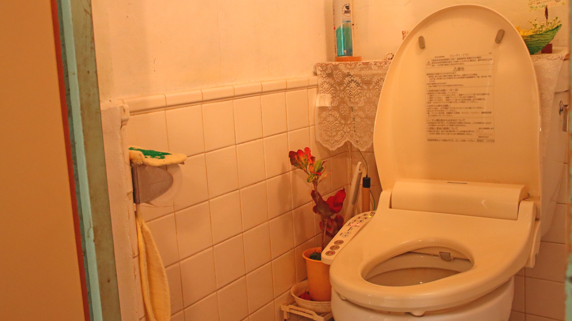 【トイレ】和式と洋式の2箇所あります。洋式は温水洗浄便座機能がついています。