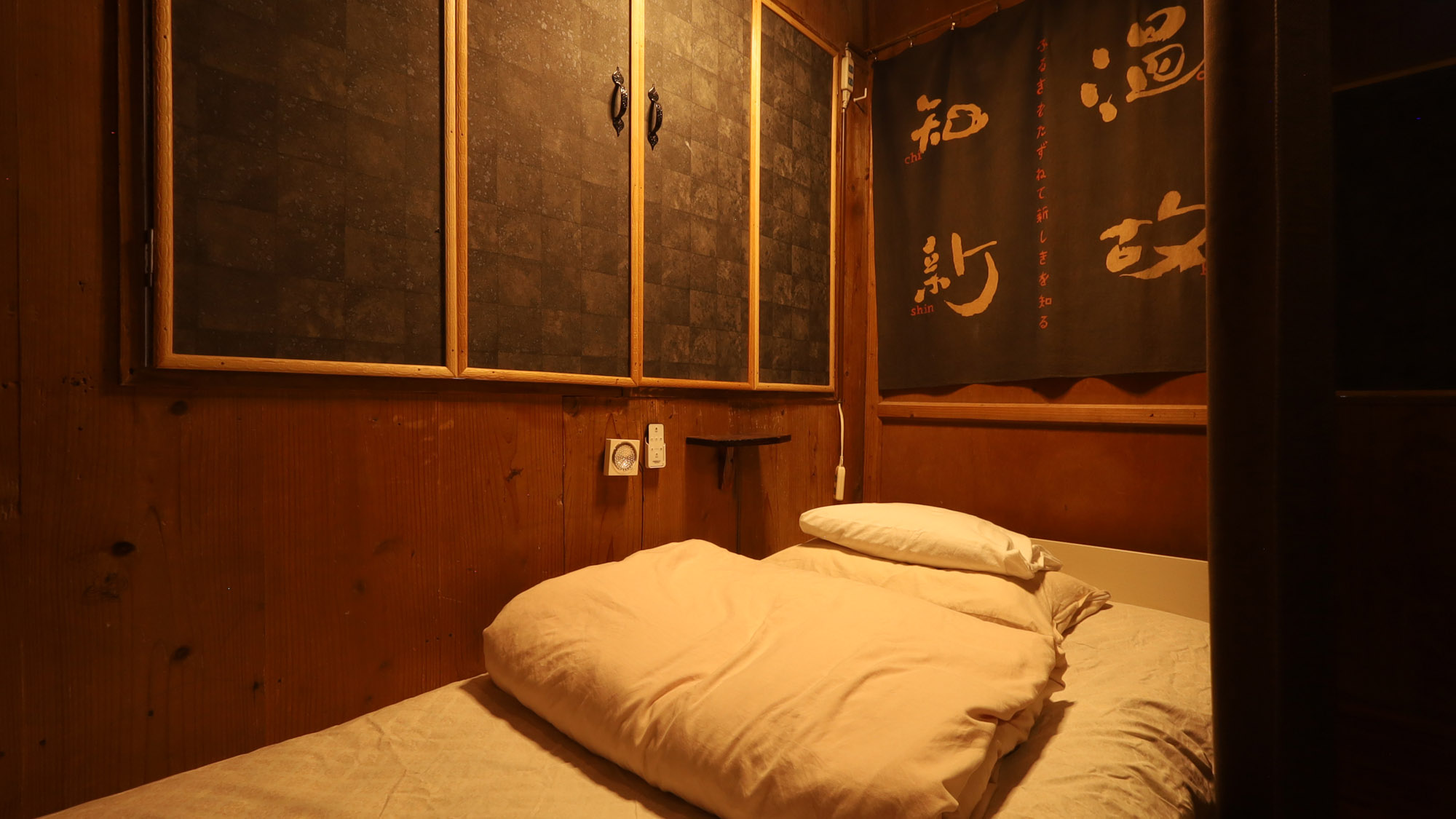 【男女別ドミトリー】半個室のようになっているので、一般的ドミトリーに比べ落ち着ける空間になっています