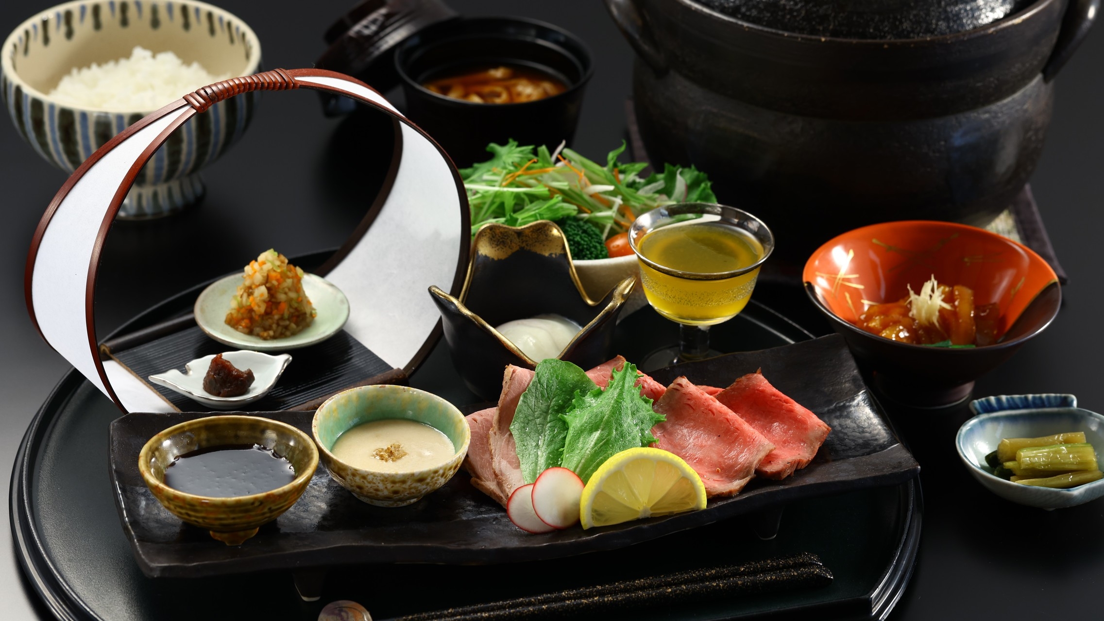 【上高地へおでかけ×お得な木曜日】信州牛×飛騨牛ローストビーフで郷土料理と地域をお届け