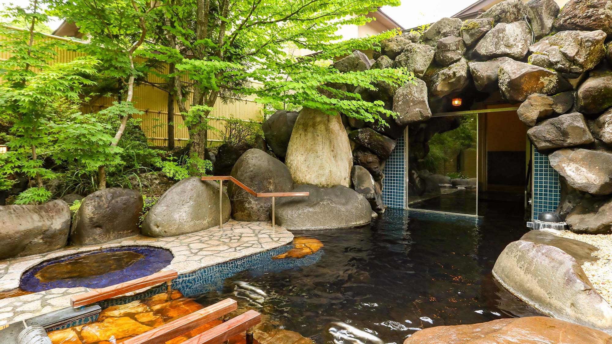 【上高地へおでかけ×お得な木曜日】信州牛×飛騨牛ローストビーフで郷土料理と地域をお届け