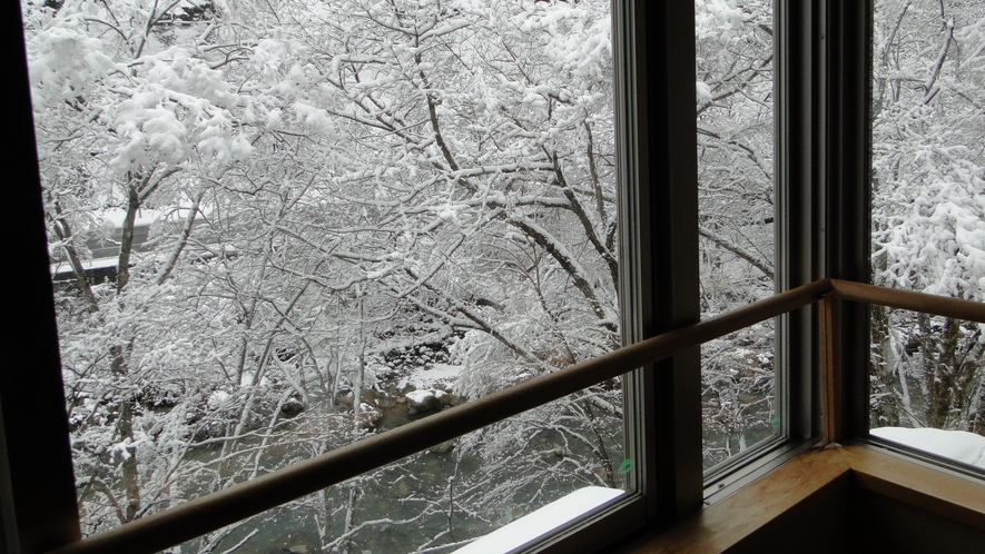 ２階窓からの景色　冬