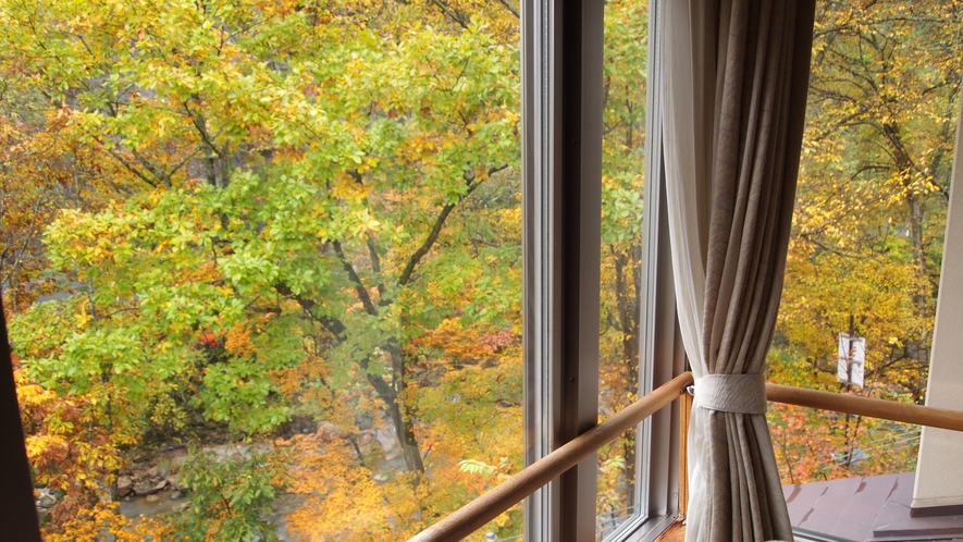 ２階窓からの景色　秋