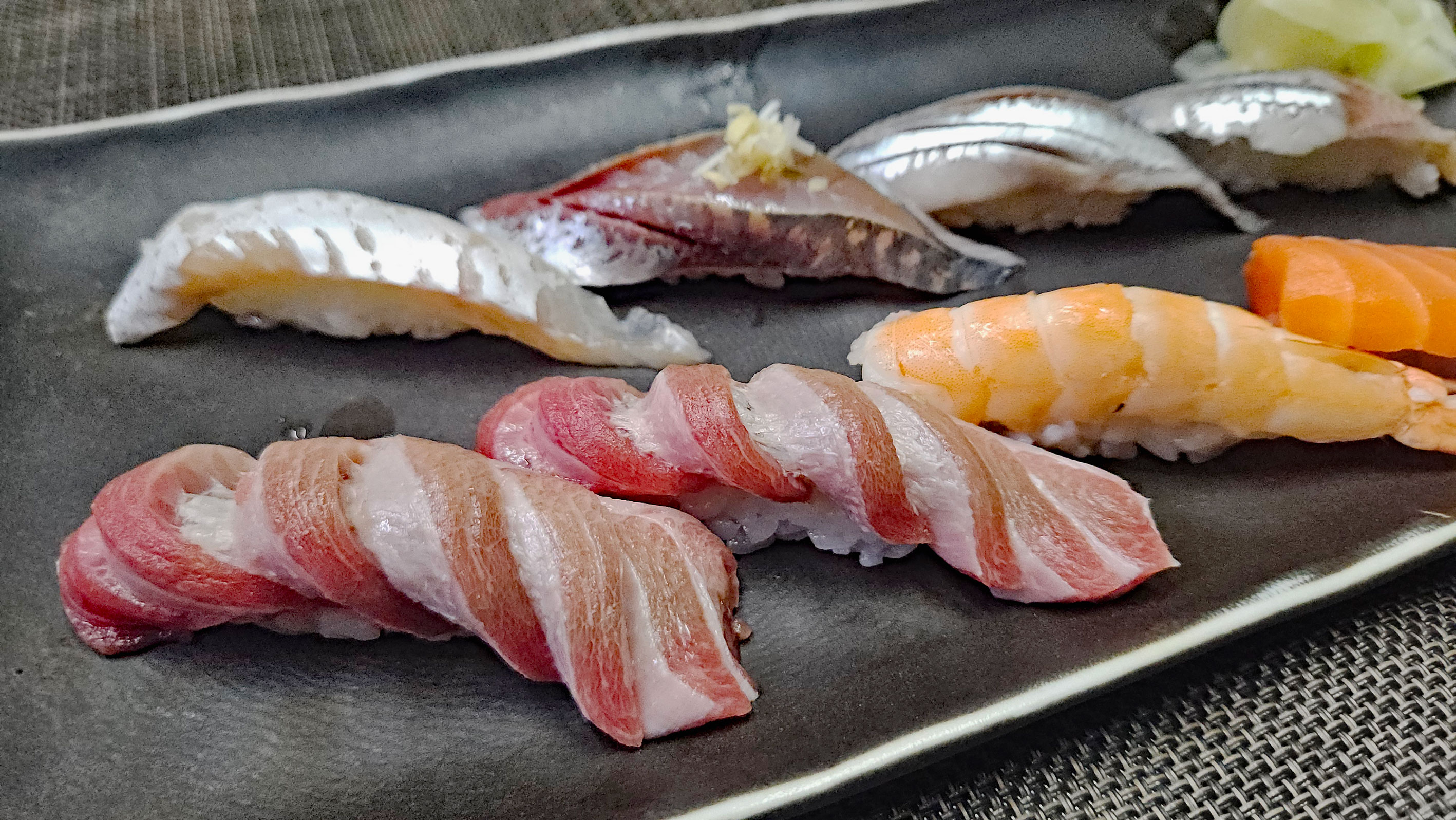 20260404_マグロ・蒸しエビ・サーモン・アラ・アジ・〆イワシ