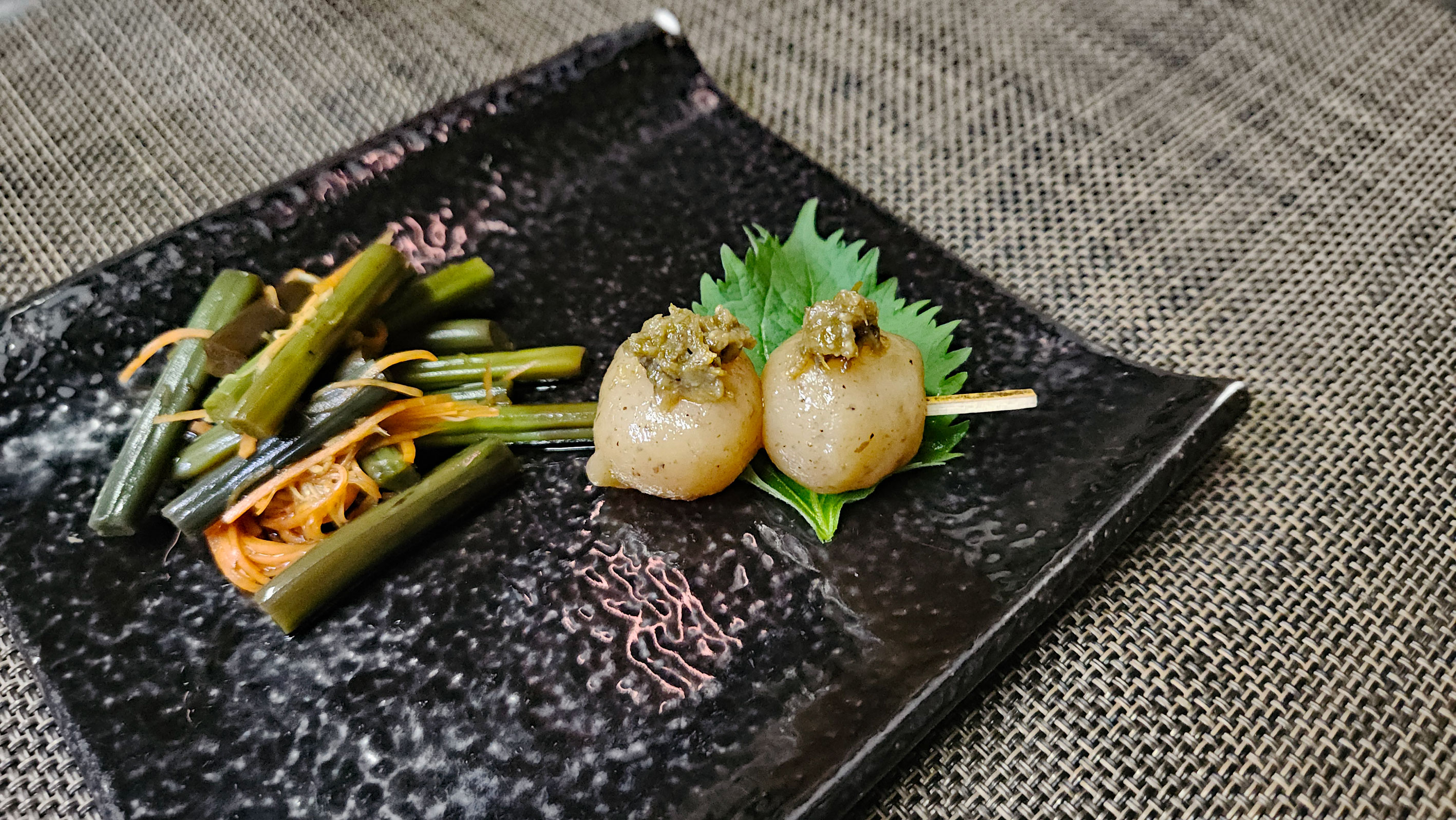 20250516_蕨のお浸し・玉こんにゃくのフキ味噌のせ