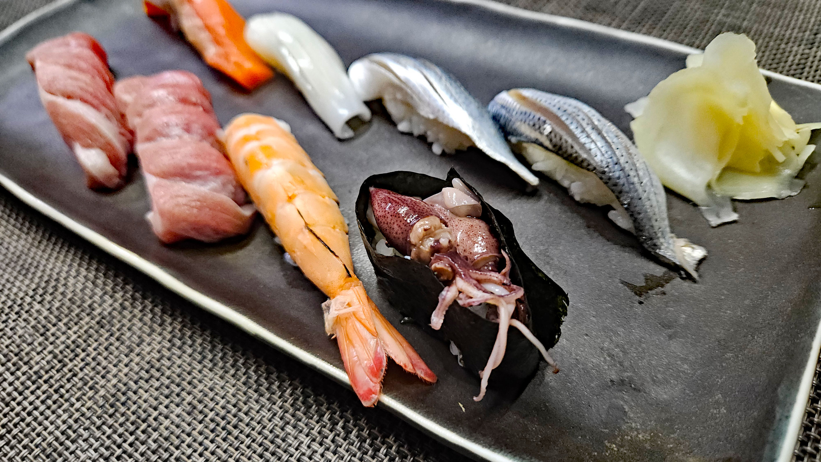 20260403_マグロ・蒸しエビ・ホタルイカ軍艦・サーモン・ヤリイカ・コハダ2