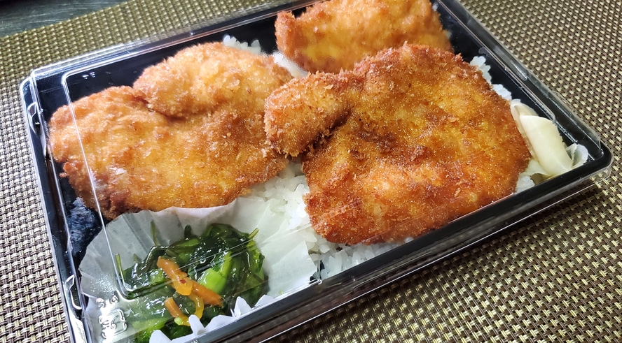 鶏たれカツ丼弁当（1人前）￥850　※予約制