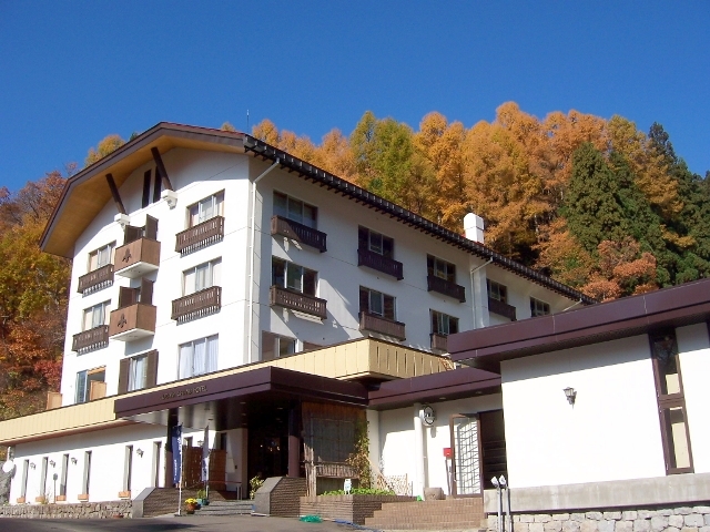 Hotel exterior (autumn)